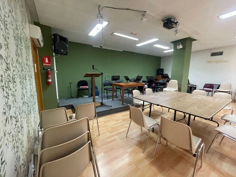 Retail in Laguna de Duero for sale - Building Photo - Image 1 of 17