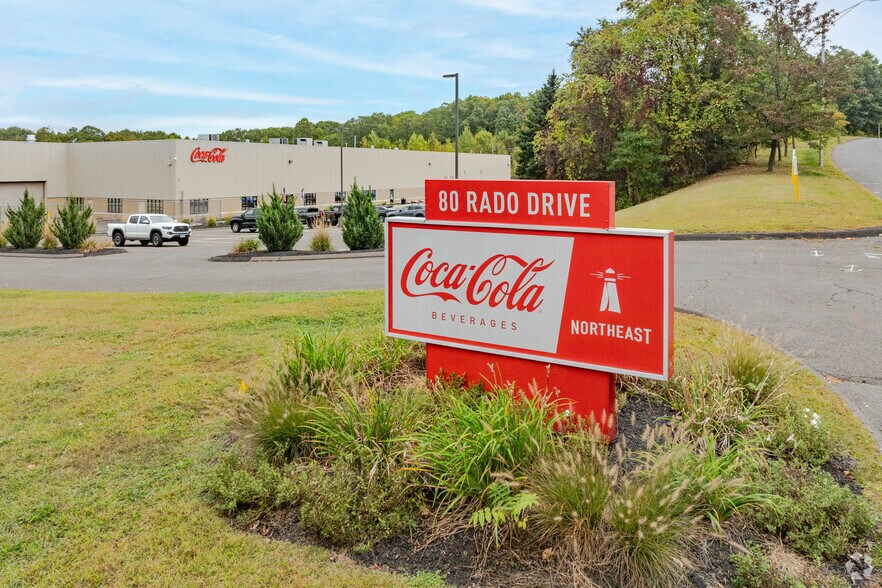 80 Rado Dr, Naugatuck, CT à louer - Photo du bâtiment - Image 2 de 5