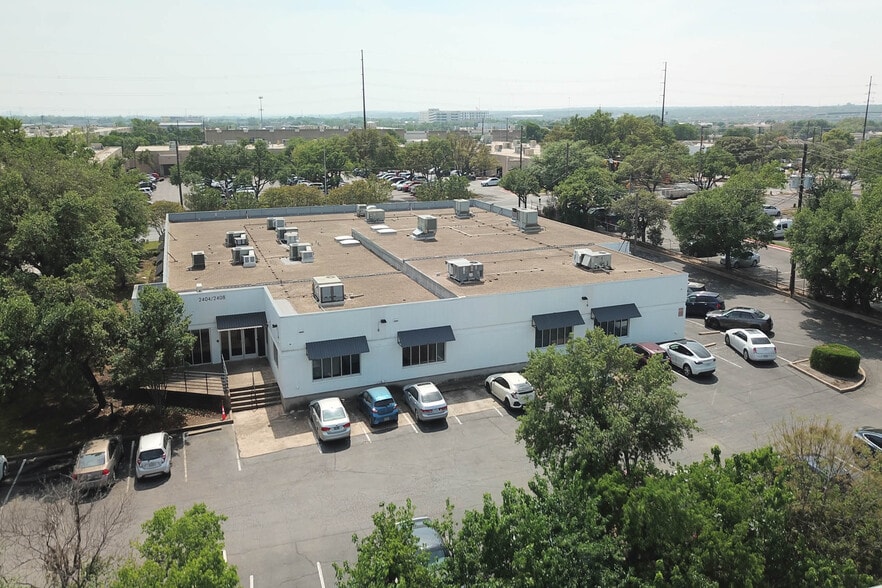 2404 Rutland Dr, Austin, TX à louer - Photo du bâtiment - Image 1 de 4
