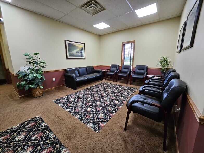 2745 Nesbitt Ave, Akron, OH à vendre - Photo intérieure - Image 3 de 17