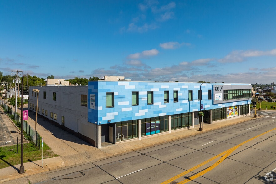 800 W Broadway Ave, Minneapolis, MN for lease - Building Photo - Image 2 of 4