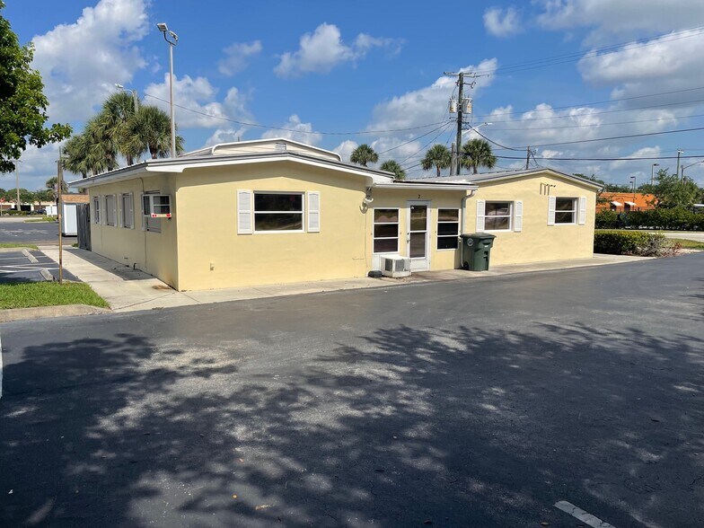 303 Indian Hills Dr, Fort Pierce, FL for sale - Primary Photo - Image 1 of 1