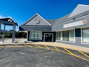 1470 Route 44, Raynham, MA à louer Photo du bâtiment- Image 1 de 12