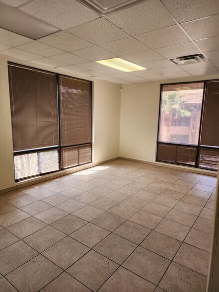 2720 E Thomas Rd, Phoenix, AZ à louer - Photo intérieure - Image 3 de 17