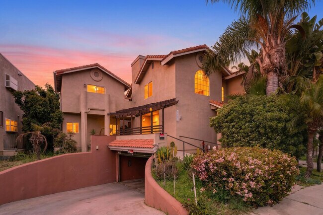 Plus de détails pour 4930 W Point Loma Blvd, San Diego, CA - Multi-résidentiel à vendre