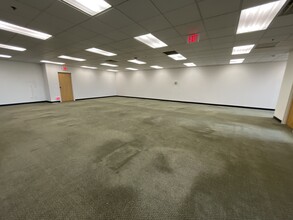 600 Holiday Plaza Dr, Matteson, IL for lease Interior Photo- Image 2 of 3