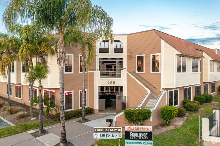211 E Imperial Hwy, Fullerton, CA à louer - Photo du bâtiment - Image 1 de 11