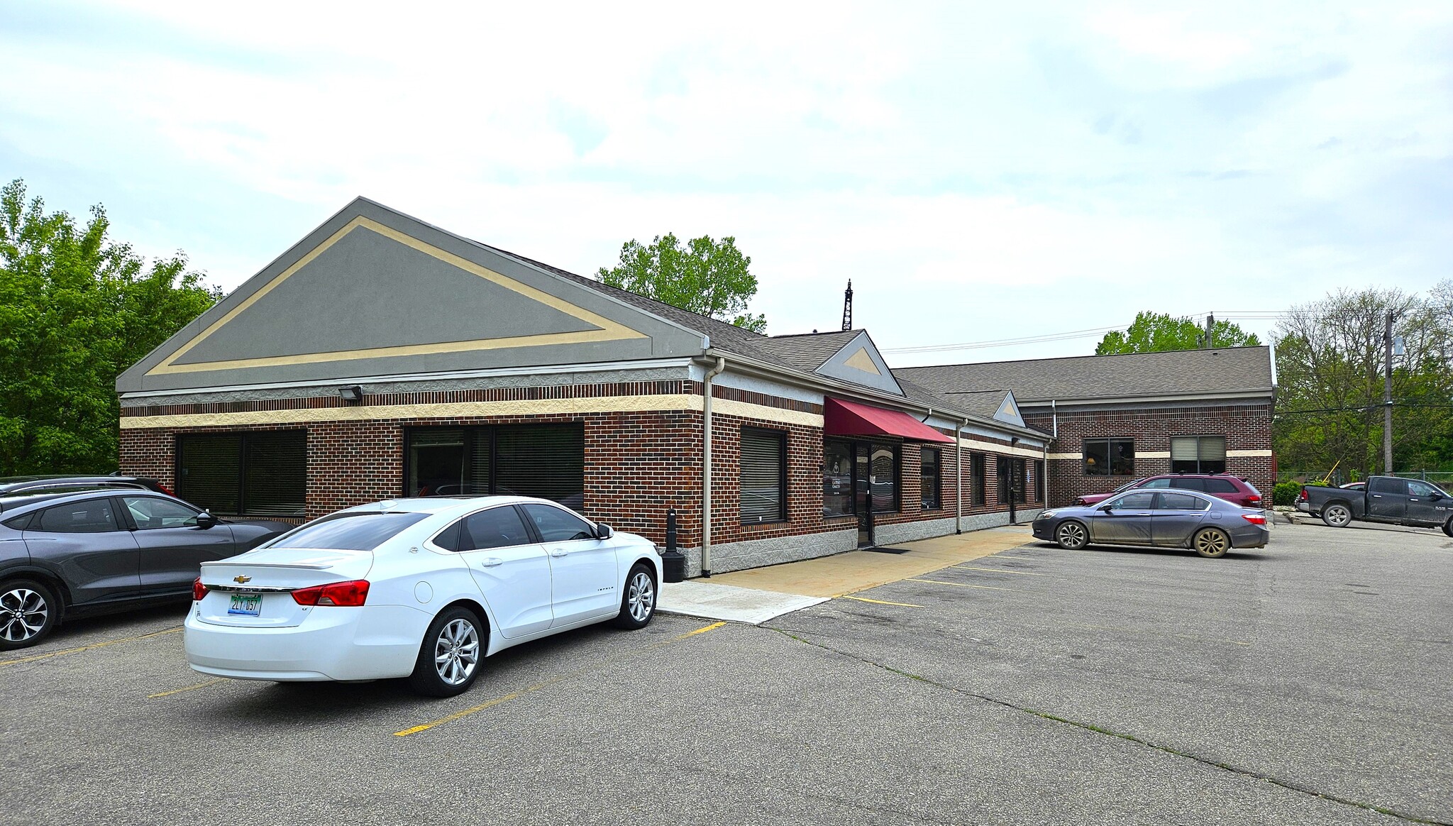 2020 E Grand River Ave, Howell, MI for lease Building Photo- Image 1 of 5