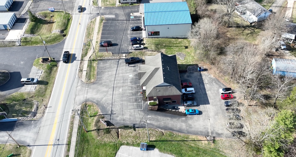 6435 Ky-146 Hwy, Crestwood, KY à vendre - Photo du bâtiment - Image 2 de 7
