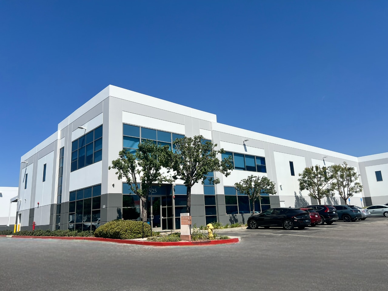 7525 N Lockheed Dr, Burbank, CA for lease Interior Photo- Image 1 of 6