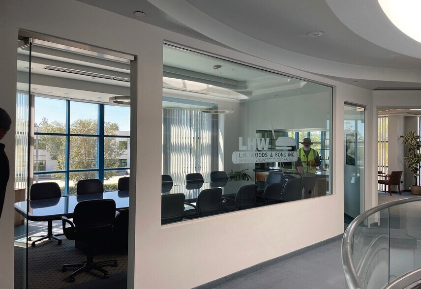 2115 La Mirada Dr, Vista, CA à louer - Photo intérieure - Image 2 de 4