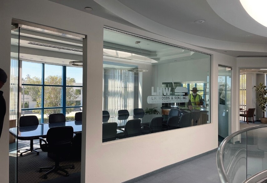 2115 La Mirada Dr, Vista, CA à louer - Photo intérieure - Image 3 de 4