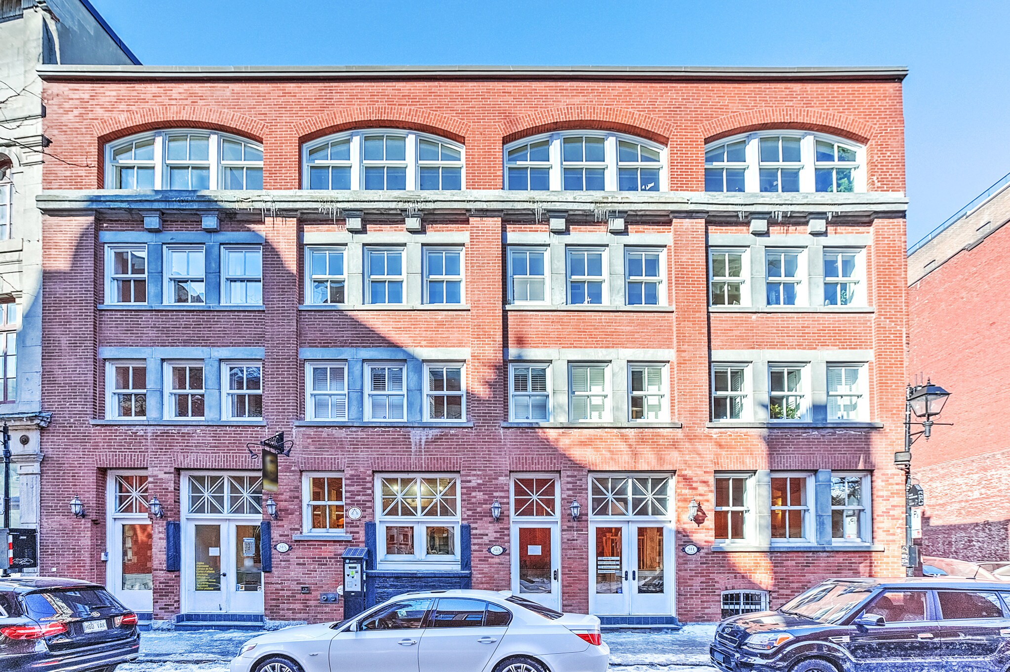 311-315 Pl d'Youville, Montréal, QC for sale Building Photo- Image 1 of 1