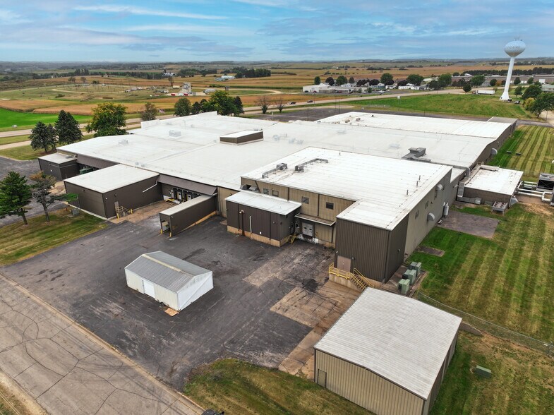 100 Rayovac Ct, Fennimore, WI à louer - Photo du bâtiment - Image 2 de 22