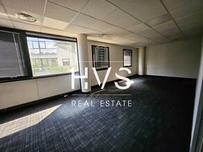 Office in Aix-en-Provence for lease Interior Photo- Image 2 of 4