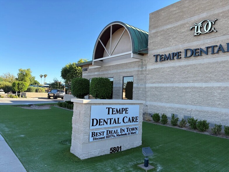 5801 S McClintock Dr, Tempe, AZ à louer - Photo du bâtiment - Image 2 de 12