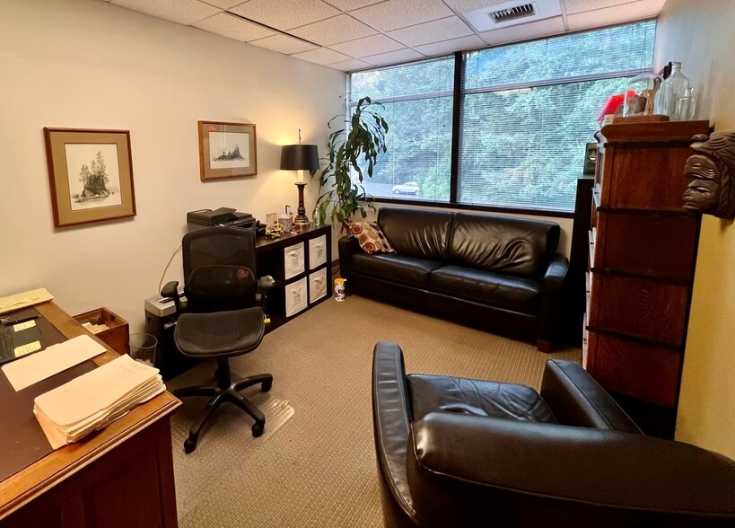 17530 NE Union Hill Rd, Redmond, WA à vendre - Photo intérieure - Image 2 de 9