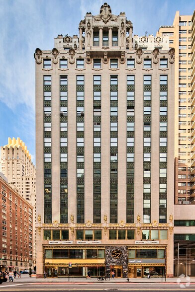 57 W 57th St, New York, NY à louer - Photo du bâtiment - Image 3 de 9