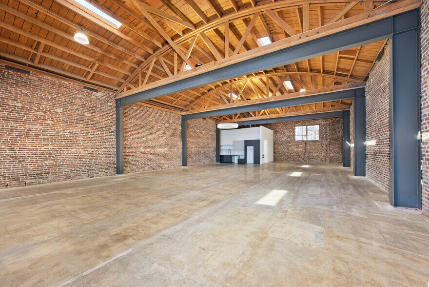601 S Fairfax Ave, Los Angeles, CA à louer - Photo du bâtiment - Image 3 de 13