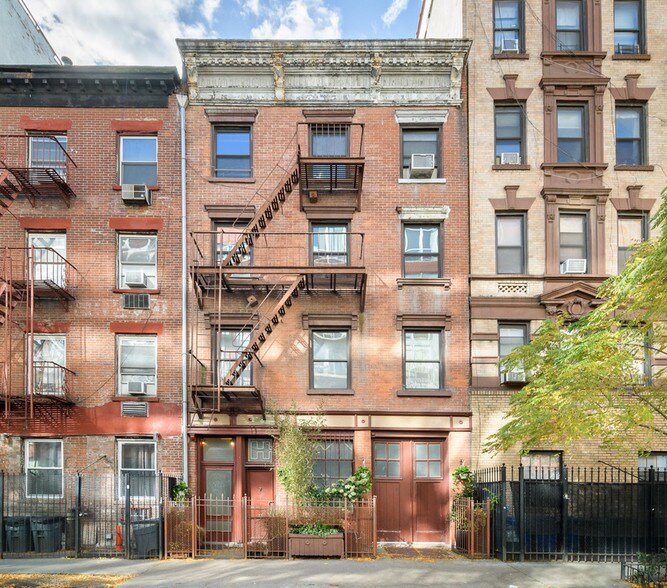 428 E 13th St, New York, NY à louer - Photo du bâtiment - Image 1 de 19