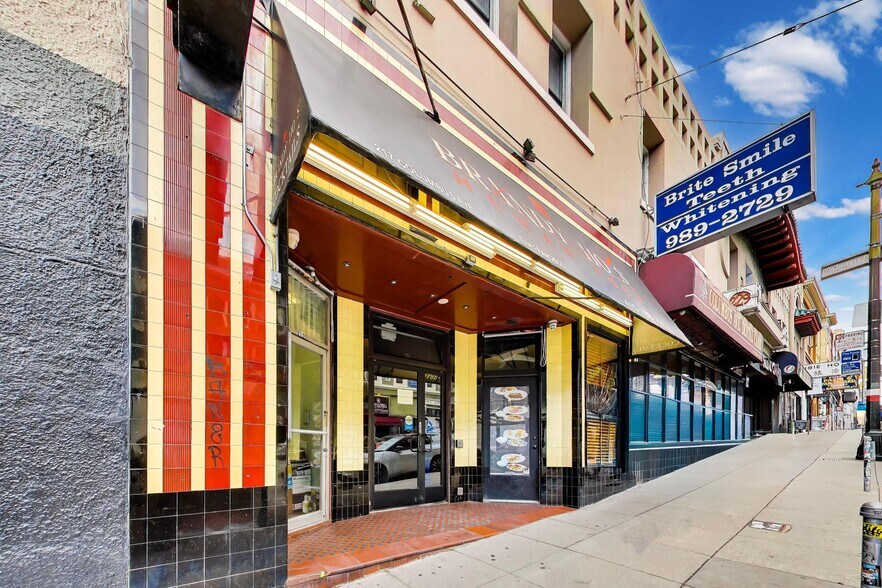 217 Columbus Ave, San Francisco, CA à louer - Photo du bâtiment - Image 2 de 24