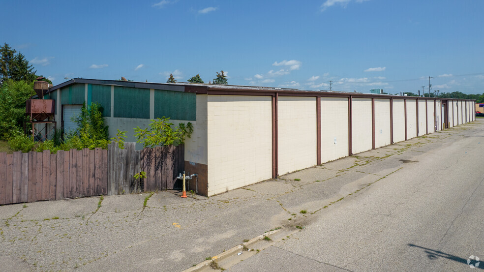 3669 Plainfield Ave NE, Grand Rapids, MI for lease - Building Photo - Image 2 of 4