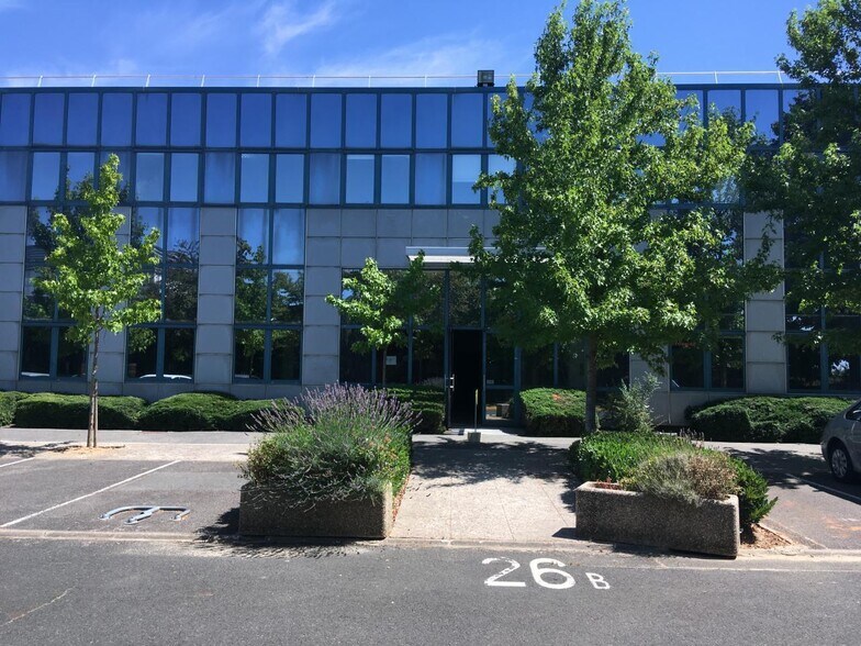 Flex in Fresnes for lease - Building Photo - Image 1 of 20