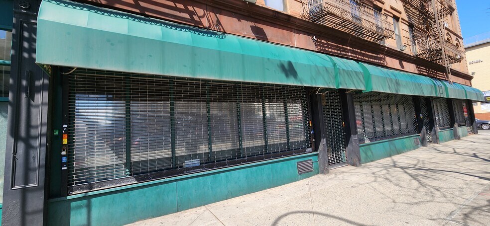 2611-2615 Frederick Douglass Blvd, New York, NY à louer - Photo du bâtiment - Image 2 de 2