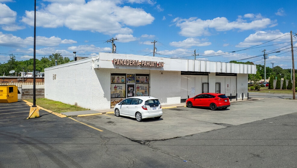 1715 Holloway St, Durham, NC for sale - Building Photo - Image 2 of 8