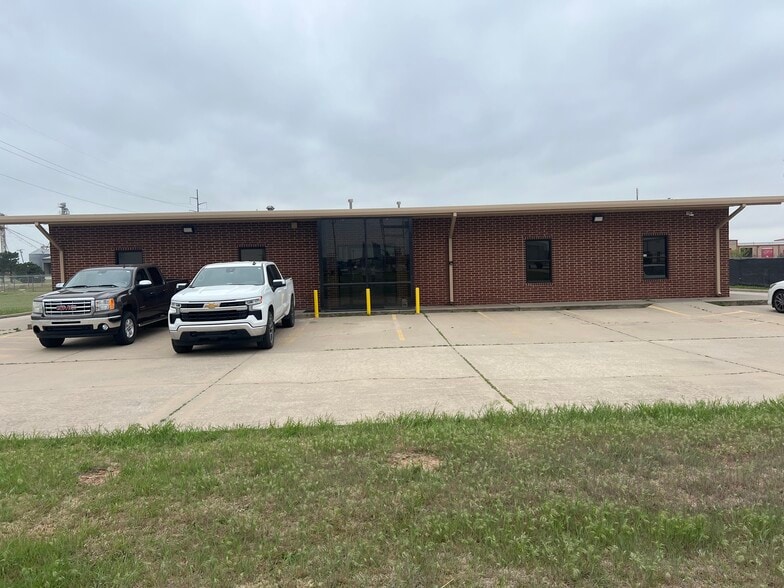 3900 Valley Park Dr, El Reno, OK for sale - Building Photo - Image 3 of 6