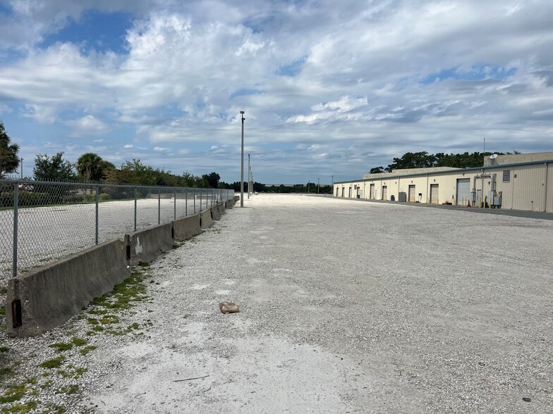 8301 McCoy Rd, Orlando, FL for lease - Building Photo - Image 3 of 6