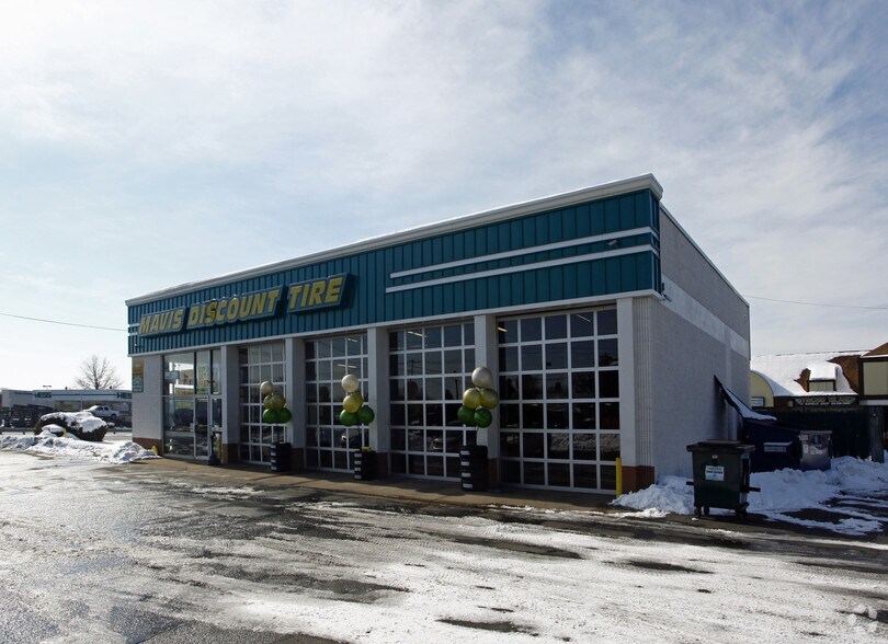 1706 Sunrise Hwy, Copiague, NY à vendre - Photo du bâtiment - Image 2 de 3