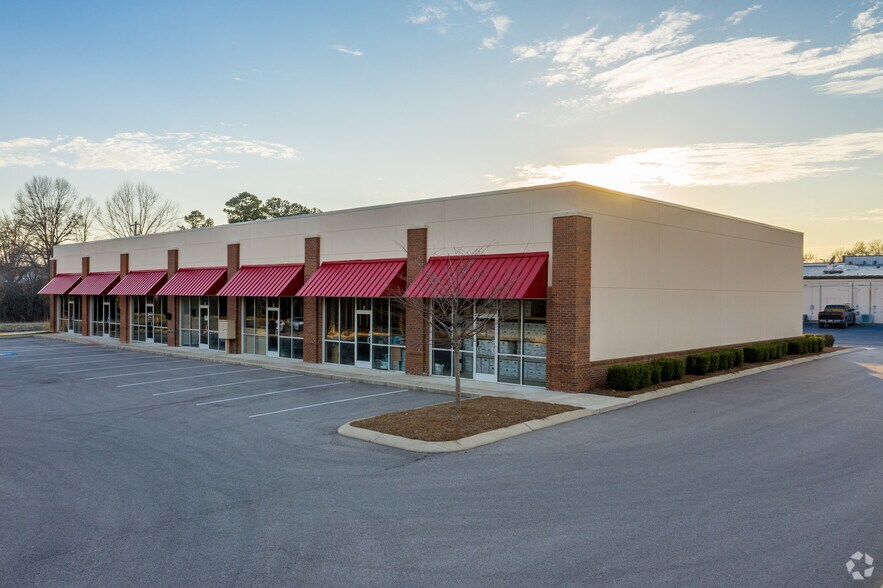 1221 N Commerce Ct, Columbia, TN à louer - Photo du bâtiment - Image 2 de 5