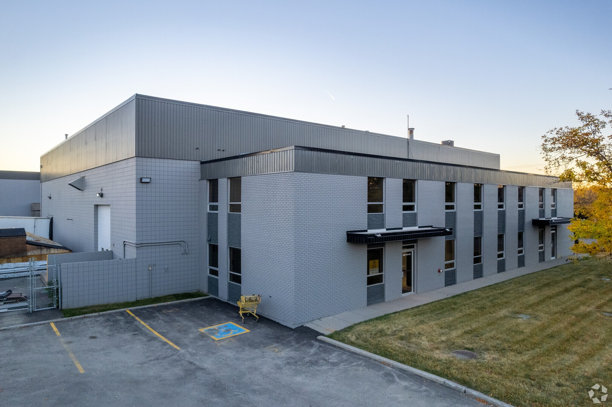 4204 11th St NE, Calgary, AB for sale Primary Photo- Image 1 of 1