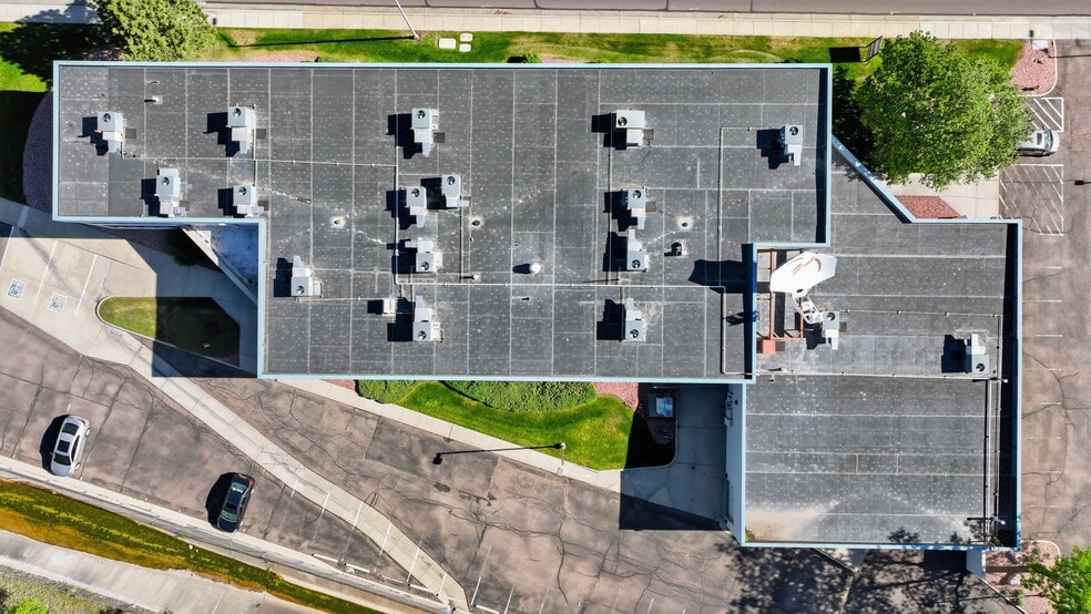 1065 W Garden Of The Gods Rd, Colorado Springs, CO for lease - Building Photo - Image 3 of 6