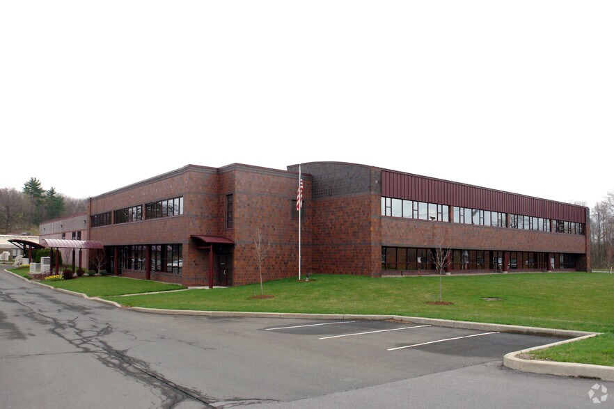 968 Albany Shaker Rd, Latham, NY à louer - Photo du bâtiment - Image 3 de 5