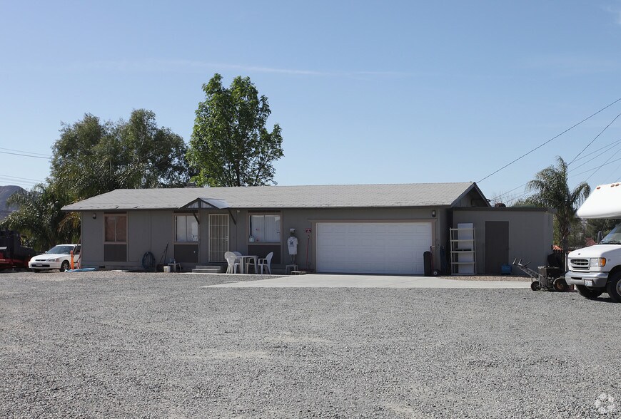 23991 Vista Way, Menifee, CA à vendre - Photo du bâtiment - Image 2 de 2