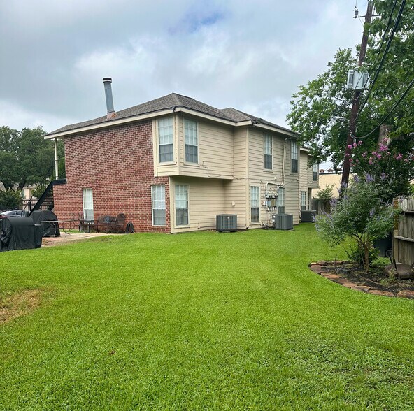 7120 Cole Creek Dr, Houston, TX à vendre - Photo du bâtiment - Image 2 de 17