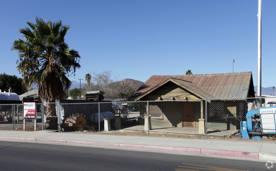 909 Center St, Riverside, CA for sale - Building Photo - Image 3 of 9