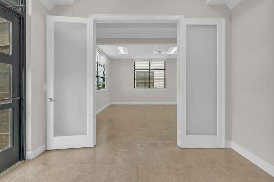 8118 Fry Rd, Cypress, TX à louer - Photo du bâtiment - Image 2 de 15