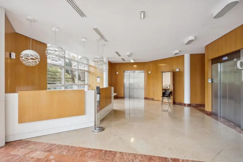 1 Rue Jacques Henri Lartigue, Issy-les-Moulineaux à louer - Hall d’entrée - Image 3 de 12