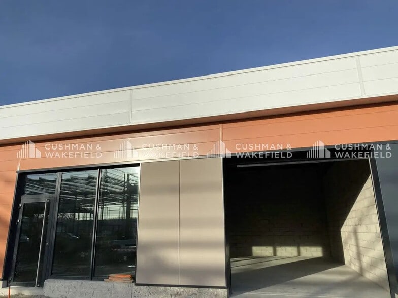 Flex in Ostwald for lease - Building Photo - Image 3 of 10