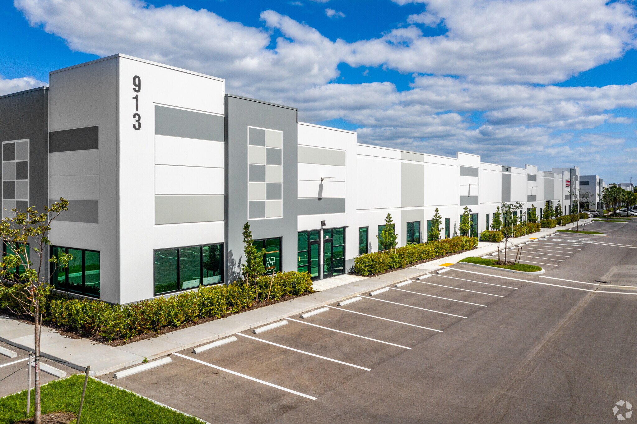 913 E Industrial Cir, Cape Coral, FL for lease Primary Photo- Image 1 of 3