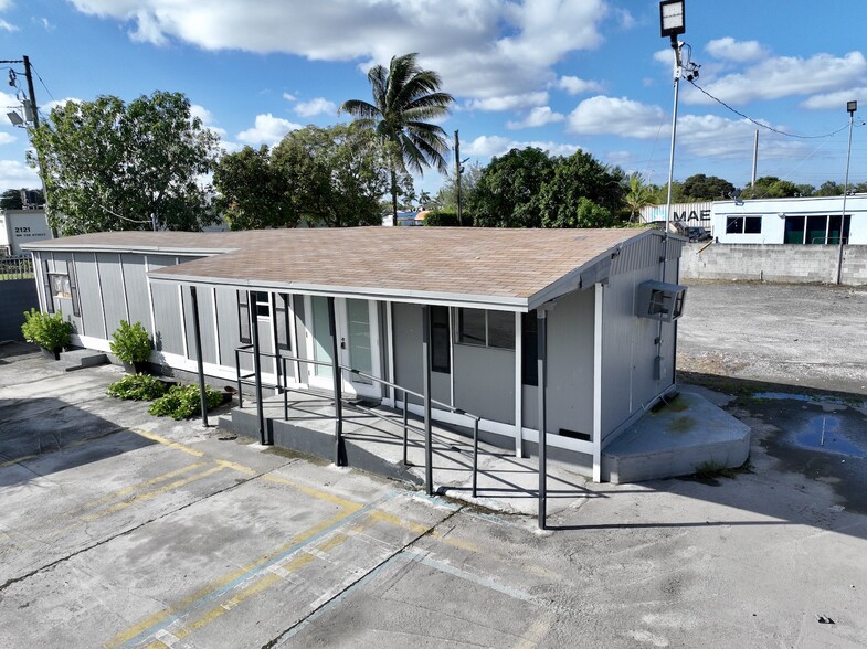 2111 NW 141st St, Opa Locka, FL à louer - Photo du b timent - Image 3 de 5