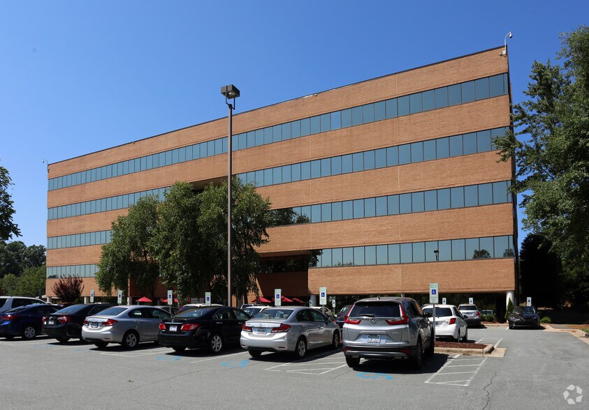 799 Hanes Mall Blvd, Winston-Salem, NC for lease - Building Photo - Image 3 of 14