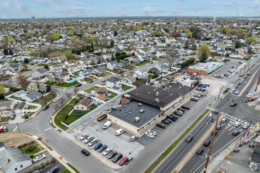4222-4258 Hicksville Rd, Bethpage, NY for lease - Aerial - Image 2 of 3