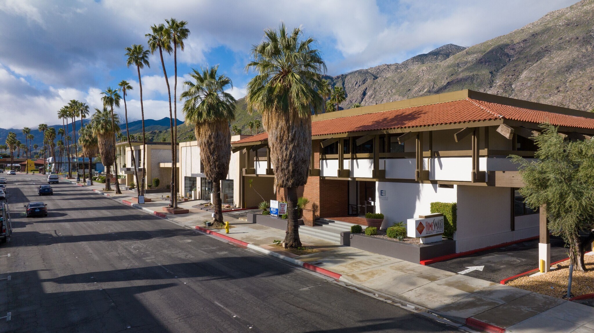 431 S Palm Canyon Dr, Palm Springs, CA à louer Photo du bâtiment- Image 1 de 34