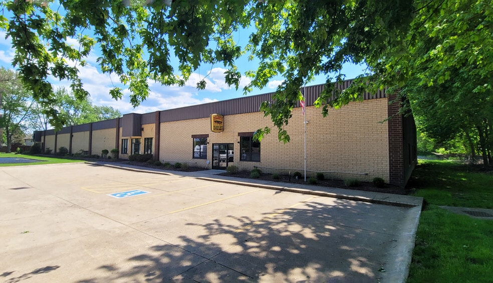 950 Erie Rd, Eastlake, OH for sale - Building Photo - Image 3 of 9