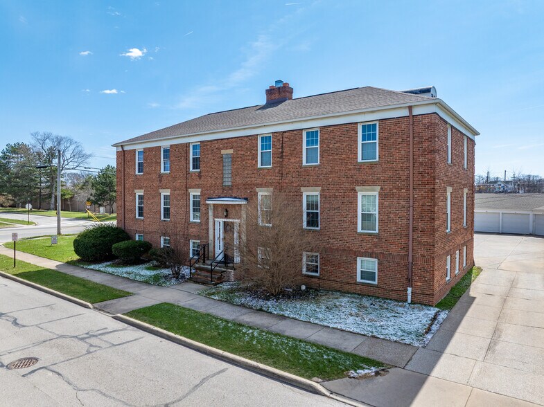 2392 Wooster Rd, Rocky River, OH à vendre - Photo du bâtiment - Image 2 de 13