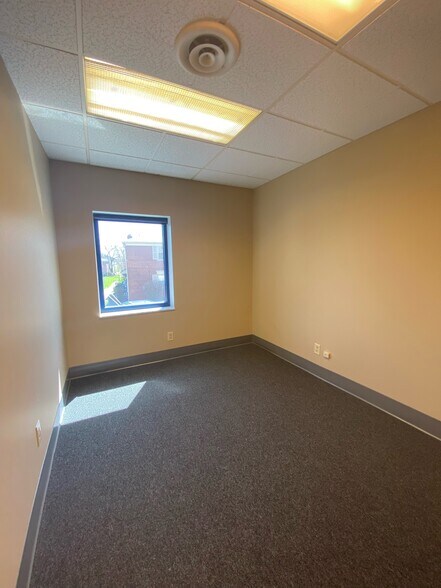 1890 Northwest Blvd, Columbus, OH à louer - Photo intérieure - Image 3 de 12